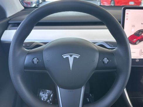 Used 2021 Tesla Model Y Long Range AWD/4WD image 23