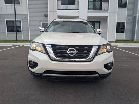 Used 2018 Nissan Pathfinder SL w/ Cargo Package FWD image 2