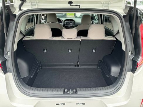 Used 2025 Kia Soul LX w/ LX Technology Package FWD image 8