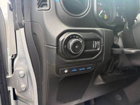 Used 2024 Jeep Wrangler Unlimited Rubicon 4xe AWD/4WD image 18