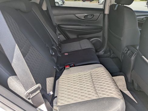 Used 2020 Nissan Rogue S FWD image 29