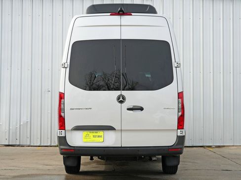 Used 2024 Mercedes-Benz Sprinter 2500 image 11