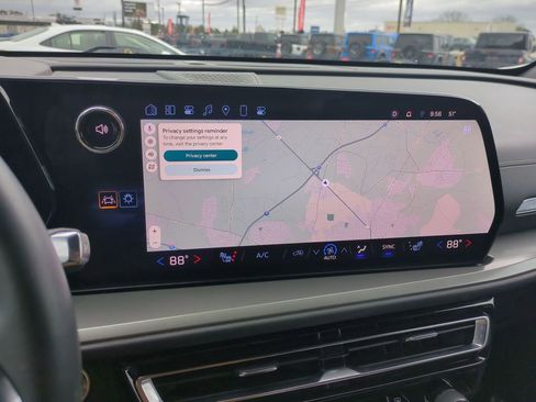 Used 2024 Chevrolet Traverse LT w/ Enhanced Driving Package image 19