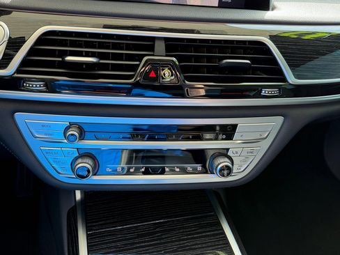 Used 2022 BMW 740i w/ M Sport Package image 12