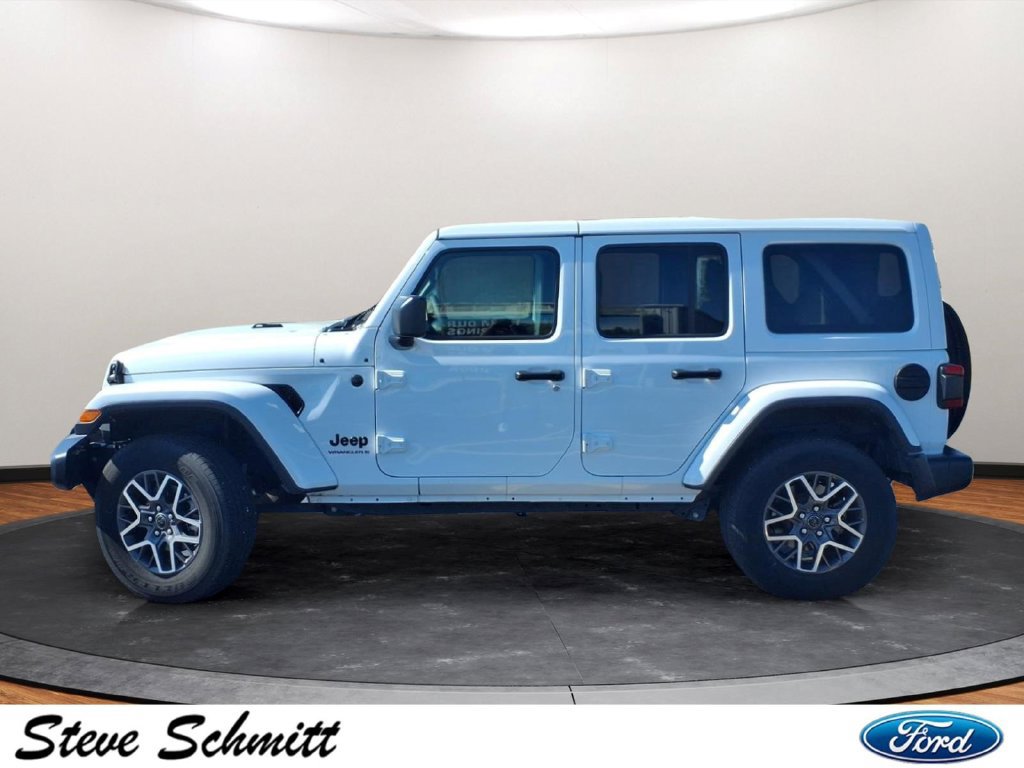 Used 2026 Jeep Wrangler Unlimited Sahara AWD/4WD image 2