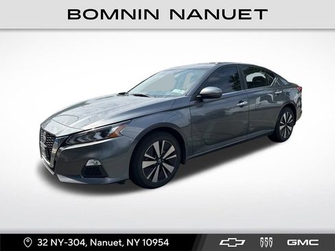 Used 2021 Nissan Altima 2.5 SV w/ SV Premium Package image 1