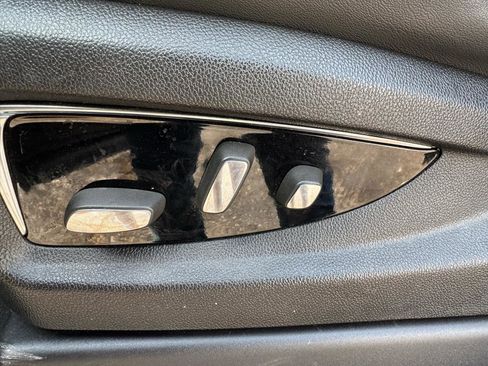 Used 2015 Cadillac Escalade Premium image 32