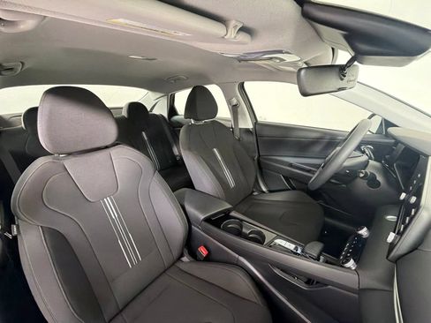 Used 2025 Hyundai Elantra Hybrid FWD image 29