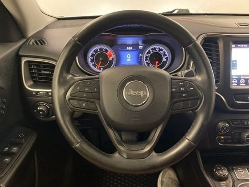 Used 2019 Jeep Cherokee Trailhawk AWD/4WD image 17