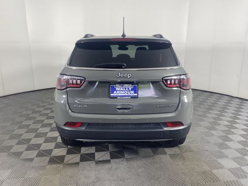 Used 2023 Jeep Compass Limited w/ Sun and Sound Group AWD/4WD image 9