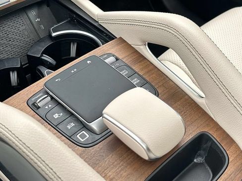 Certified 2025 Mercedes-Benz GLE 450e 4MATIC image 32