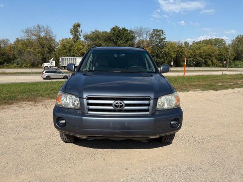 Used 2004 Toyota Highlander 2WD V6 w/ Appearance Pkg image 4