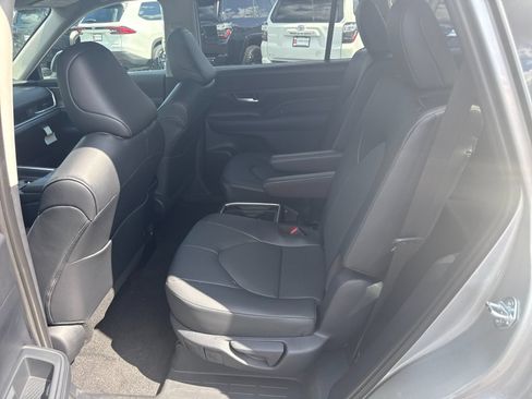 Used 2026 Toyota Grand Highlander AWD image 12