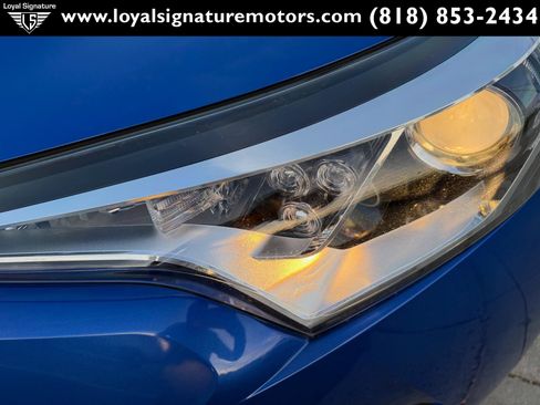 Used 2019 Toyota C-HR XLE image 36