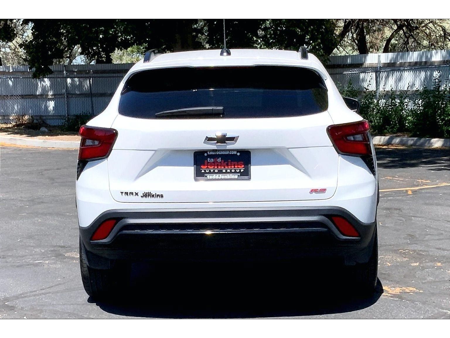 Used 2024 Chevrolet Trax RS w/ Sunroof Package FWD image 4