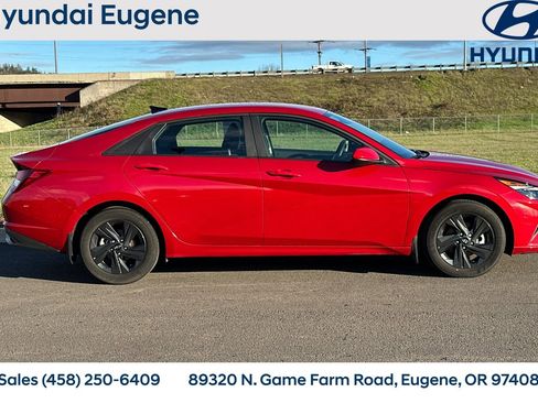 Used 2023 Hyundai Elantra SEL image 2