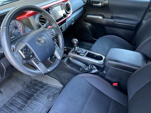 Used 2019 Toyota Tacoma TRD Off-Road AWD/4WD image 11