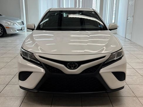 Used 2020 Toyota Camry SE image 2