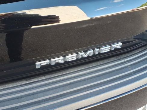 Used 2025 Chevrolet Suburban Premier AWD/4WD image 18