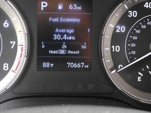 Used 2022 Hyundai Venue SEL FWD image 34
