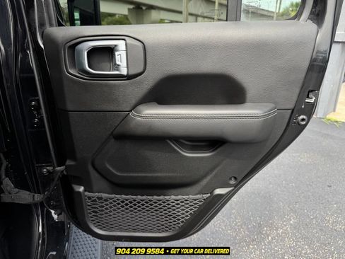 Used 2023 Jeep Wrangler Unlimited Sahara AWD/4WD image 32