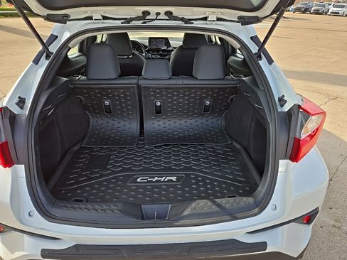 Used 2022 Toyota C-HR XLE image 33