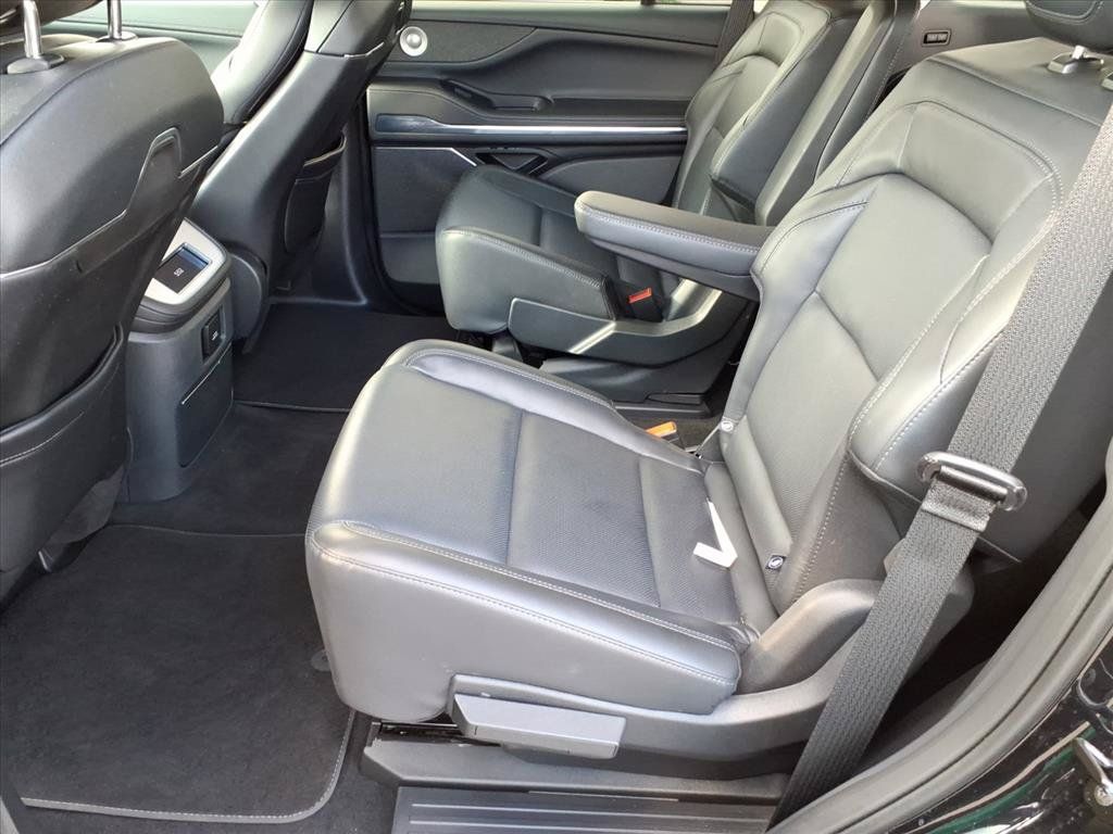 Used 2026 Lincoln Navigator Reserve AWD/4WD image 5