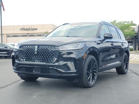 New 2026 Lincoln Aviator Reserve w/ Jet Appearance Package AWD/4WD image 2