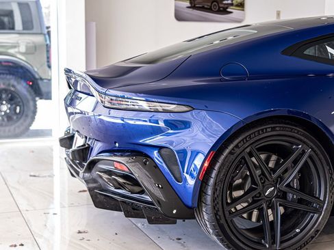 Used 2025 Aston Martin V8 Vantage Coupe image 12