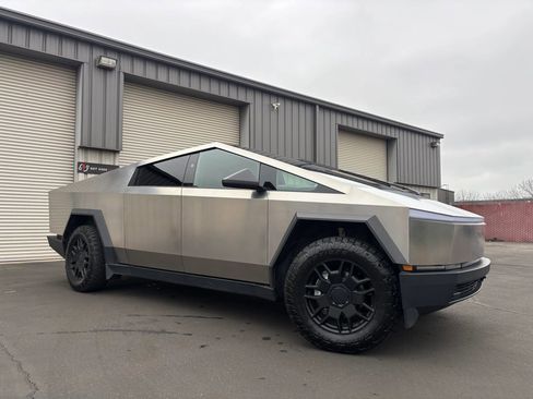 Used 2024 Tesla Cybertruck AWD Crew Cab image 3