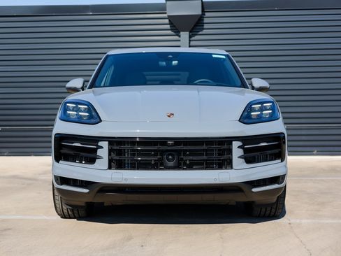 New 2025 Porsche Cayenne image 10