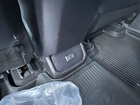 Used 2023 Toyota Highlander XSE AWD/4WD image 26