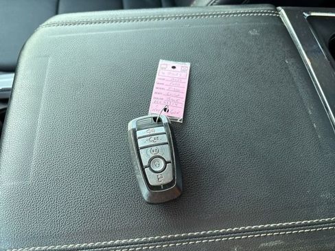 Used 2023 Ford F350 Lariat image 26