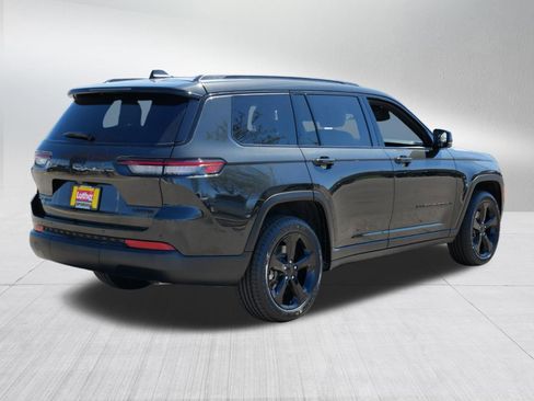 Used 2023 Jeep Grand Cherokee L Limited w/ Black Appearance Package AWD/4WD image 7
