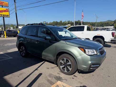 Used 2017 Subaru Forester 2.5i Premium AWD/4WD image 3