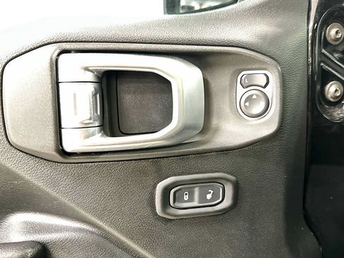 Used 2020 Jeep Gladiator Rubicon AWD/4WD image 17
