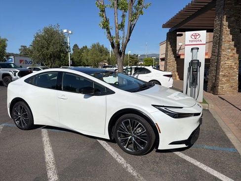 Used 2025 Toyota Prius Limited FWD image 3