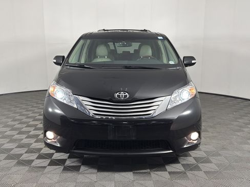 Used 2013 Toyota Sienna Limited w/ Premium Pkg AWD/4WD image 2