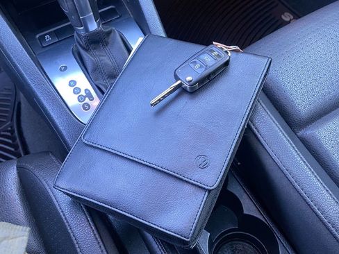 Used 2013 Volkswagen Eos FWD image 17