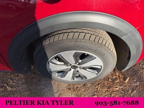 Used 2018 Kia Niro LX image 16