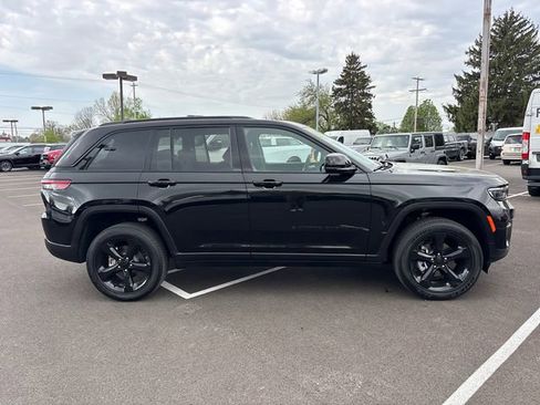 Used 2024 Jeep Grand Cherokee Altitude RWD image 29