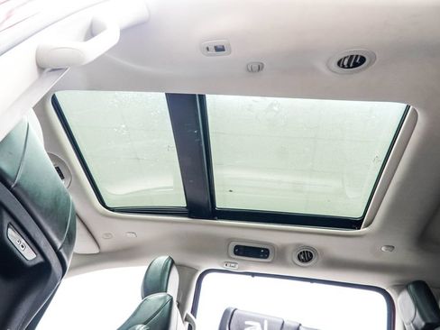 Used 2023 Chrysler Pacifica Limited FWD image 39
