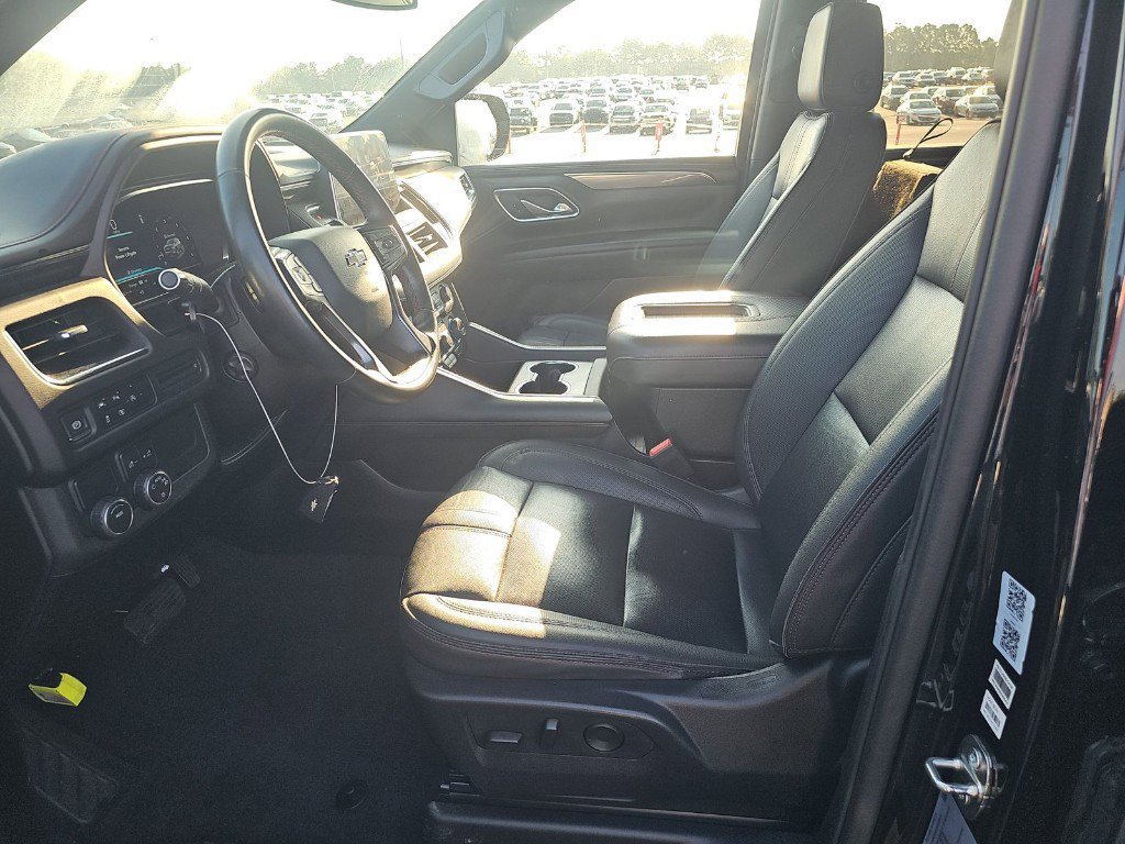 Used 2024 Chevrolet Suburban RST w/ Luxury Package RWD image 7