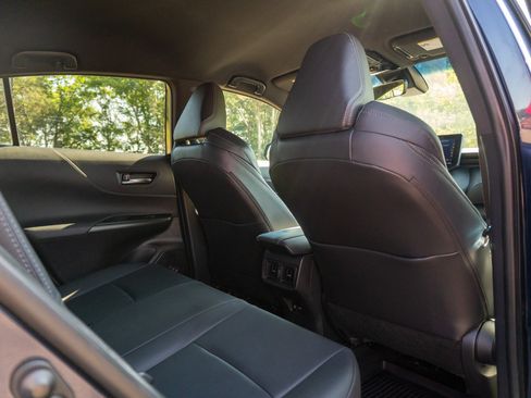 Used 2022 Toyota Venza XLE AWD/4WD image 16