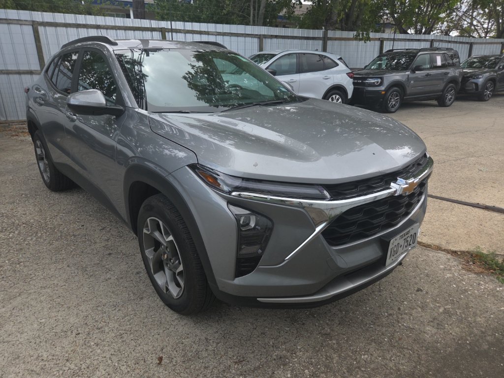 Used 2026 Chevrolet Trax LT FWD image 6