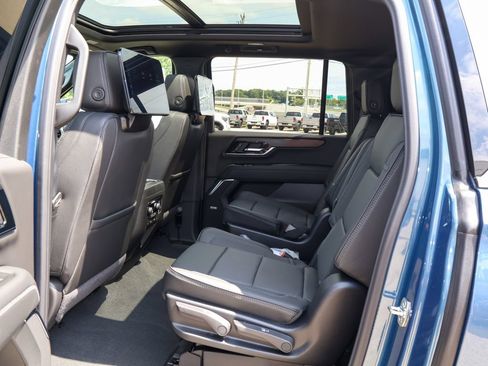 New 2026 GMC Yukon XL Denali w/ Denali Reserve Package AWD/4WD image 11