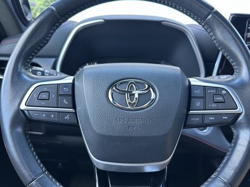 Used 2022 Toyota Highlander XSE FWD image 26