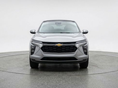 Used 2025 Chevrolet Trax LT w/ LT Convenience Package image 2