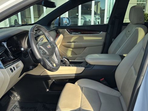 Used 2017 Cadillac XT5 Premium Luxury image 8