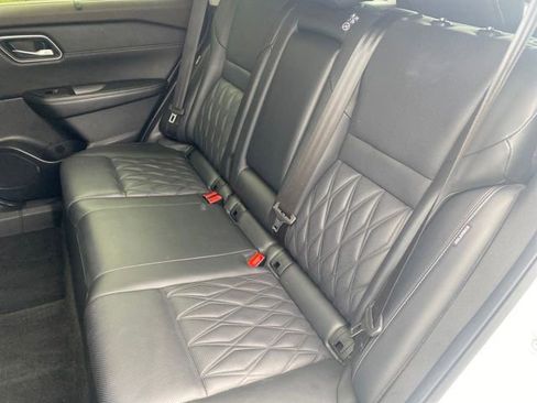 Used 2023 Nissan Rogue Platinum w/ Platinum Premium Package image 17